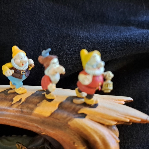 Disney  Showcase  Olszewski Story Time Snow White And The Seven Dwarfs  figurine - Picture 6 of 11